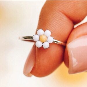 PURA VIDA size 7 Gemstone Daisy Ring NEW